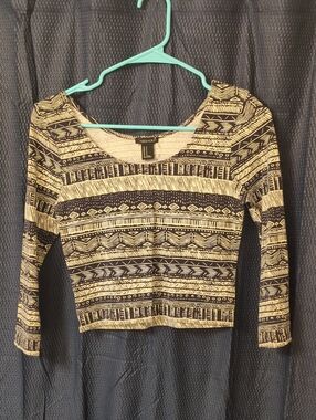 Forever 21 Black & Cream Tribal Print Long Sleeve Crop Top